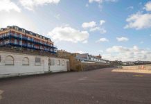 一个破公厕,让英国投资人净赚近20万英镑!他是咋做到的?