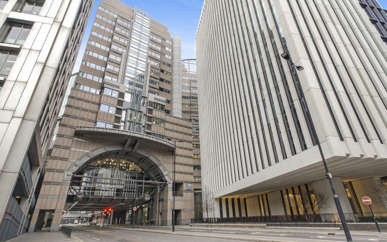 在伦敦赚翻的黑石集团: 4年买入13栋办公楼，翻修再卖出大赚十多亿英镑！背后投资理念是什么？ | 英国房产圈