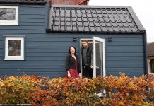 疫情期间,这对小情侣在父母的农场空地上,花3万镑建了自己的小家!