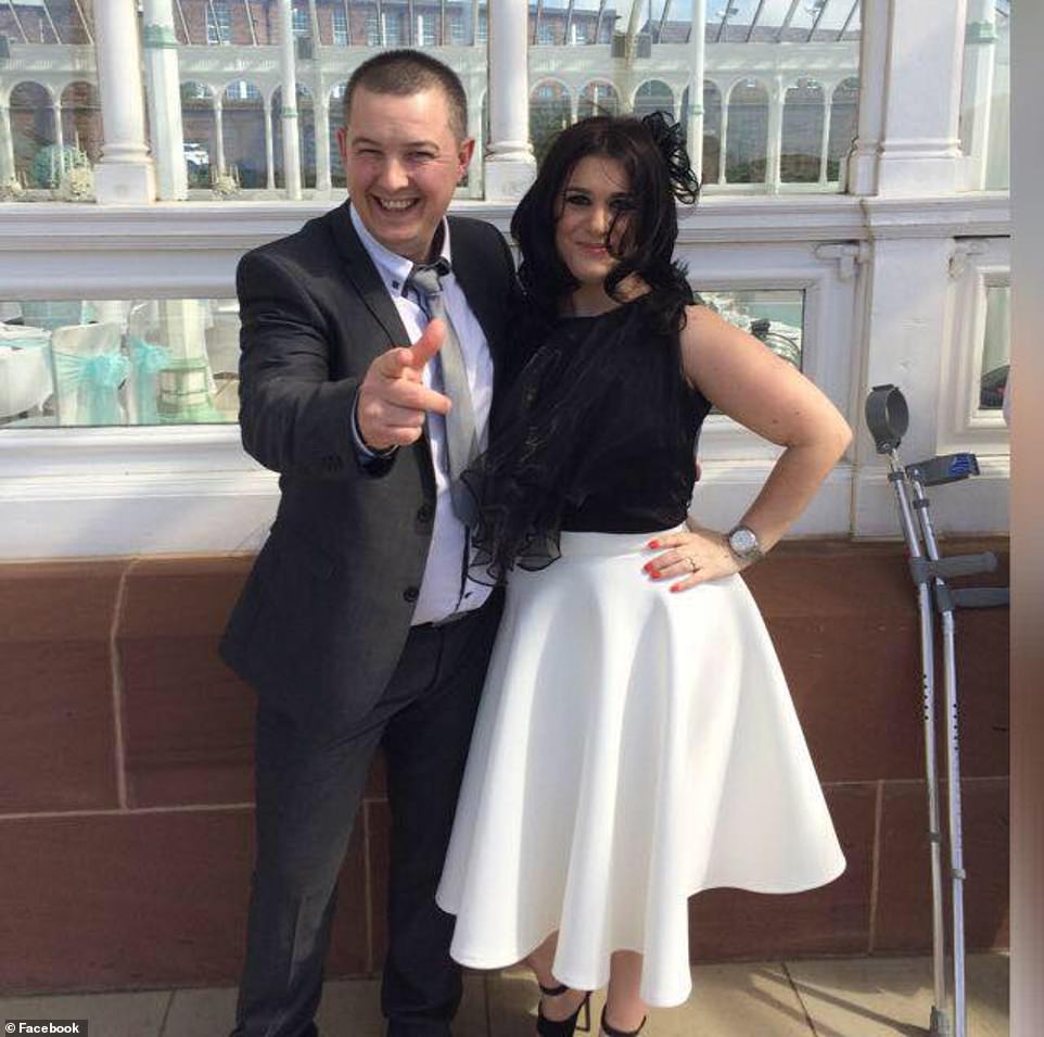 50496661-10206963-Hero_taxi_driver_David_Perry_with_his_wife_Rachel-a-9_1637057016225.jpg