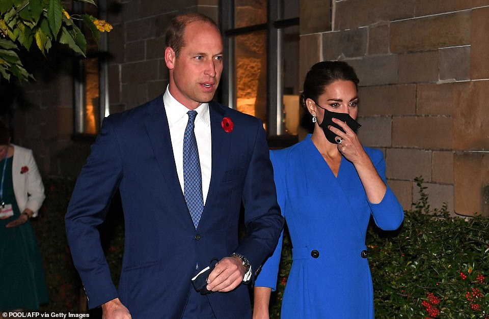 49917257-10154599-The_Duke_and_Duchess_of_Cambridge_attend_the_Earthshot_reception-m-41_1635809355948.jpg