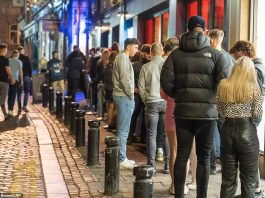 刚刚,英国央行宣布加息!| 英单日确诊近8万创历史最高,伦敦早高峰再陷冷清!