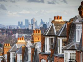 英国为全球首个批准二价新冠疫苗的国家!中国驻英使馆组织临时航班助力留学生回家!鲍里斯搬出唐宁街!