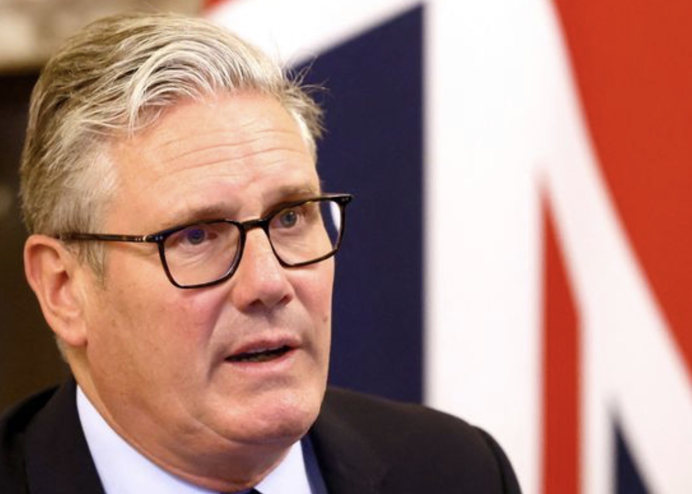 英政府警告逾期停留留学生：签证无效将面临遣返｜英镑汇率承压下跌| 英国房产圈