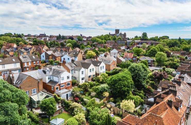 英国留学签证数量8月下降,大学面临财务压力|9月英国央行或将不降息
