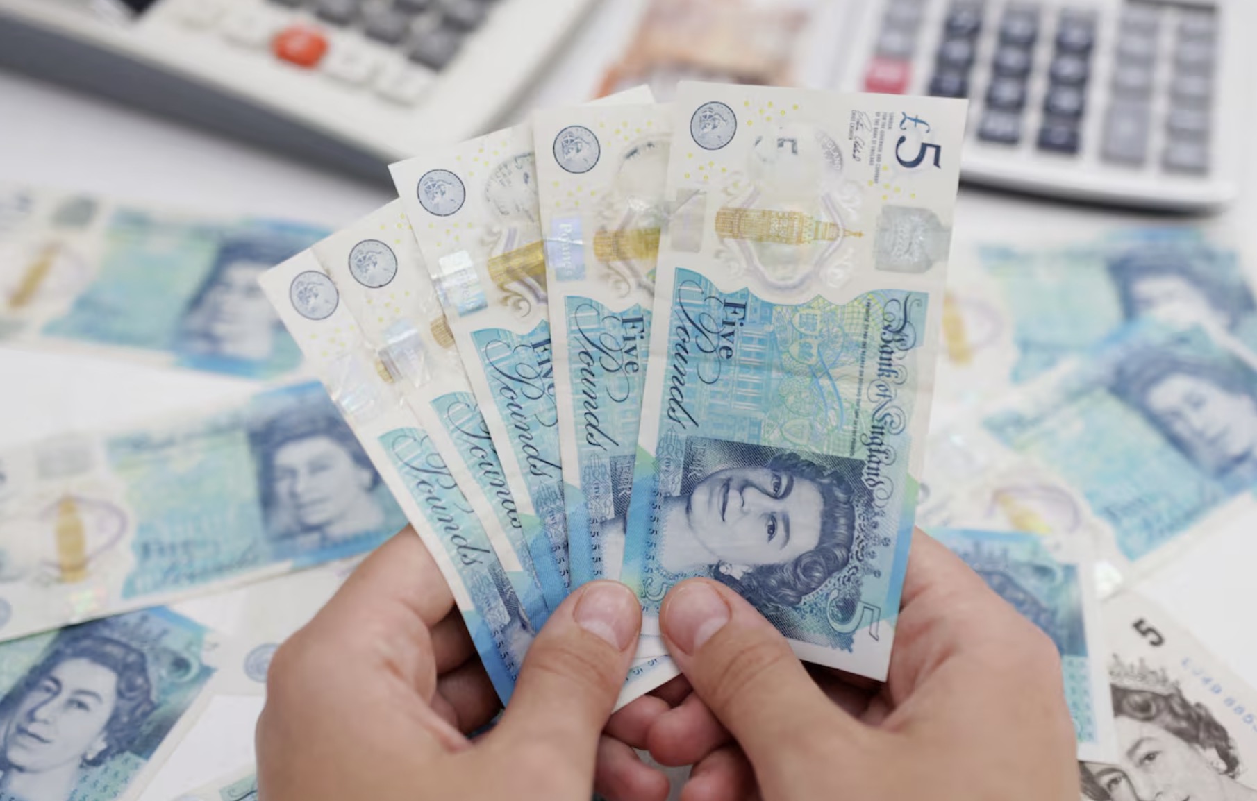 英镑汇率小幅下跌，兑人民币至9.45｜英国宣布10.8亿镑海上风电投资计划，加速绿色能源转型| 英国房产圈