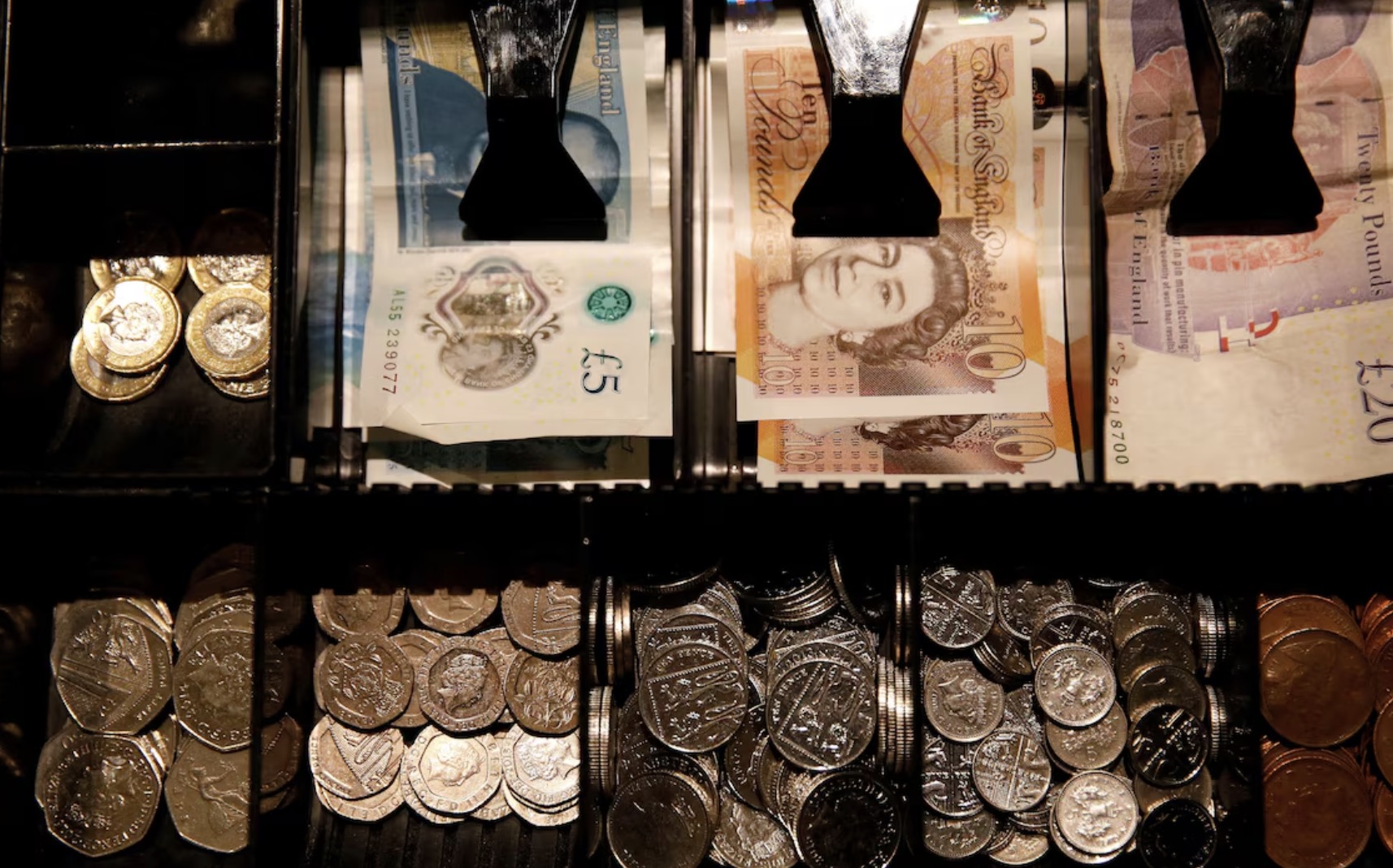 英镑汇率小幅下跌，兑人民币至9.45｜英国宣布10.8亿镑海上风电投资计划，加速绿色能源转型| 英国房产圈