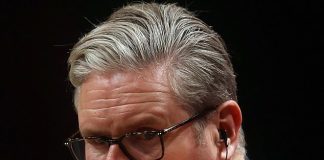 英镑汇率小幅下跌,兑人民币至9.45|英国宣布10.8亿镑海上风电投资计划,加速绿色能源转型