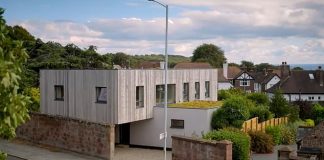 花费九年和巨大精力打造的现代之家,却被群嘲:像鞋盒更像临时公厕!