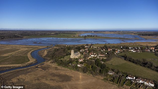 黄老板又买房!这次盯上英国海边村庄:两套房打通变“海景大豪宅”