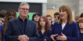 在英国出生的难民子女未来可能面临被遣返的风险|10月通胀下降至6月以来最低