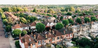 英国财政大臣非法出租房产引争议,在英国当房东,要遵守的关键规则有哪些?