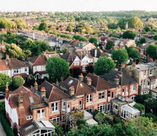 英国财政大臣非法出租房产引争议,在英国当房东,要遵守的关键规则有哪些?