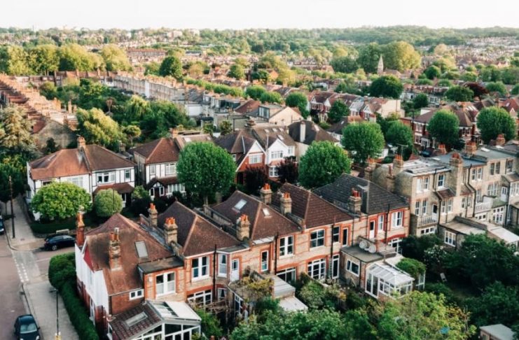 英国财政大臣非法出租房产引争议,在英国当房东,要遵守的关键规则有哪些?