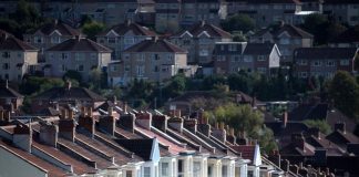 英国房地产市场迎来了一股“跨洋热”,投资前,有哪些关键注意事项?