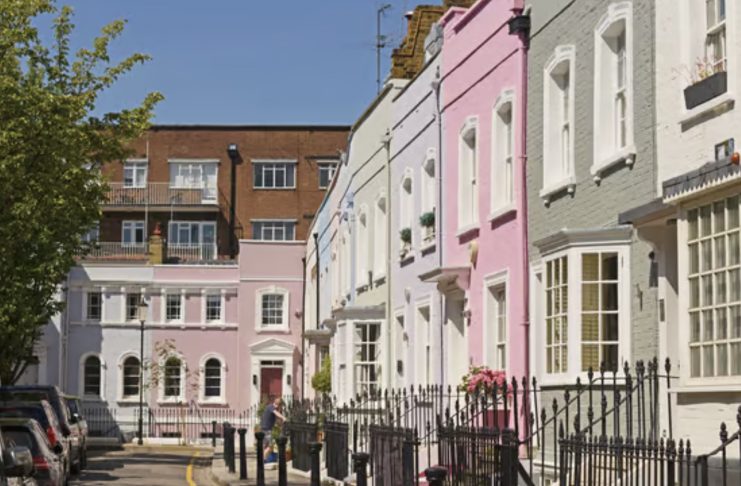 寸土寸金到离谱:这套比停车位小的公寓,居然卖到二百多万!