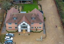 刚完工3周,房子因建偏了10米,“喜提”30万镑账单!只能卖房了……