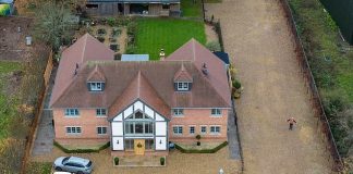 刚完工3周,房子因建偏了10米,“喜提”30万镑账单!只能卖房了……