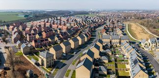 英国查处滥用工签,吊销工签执照数量翻倍|英国郊区花园或被大规模开发