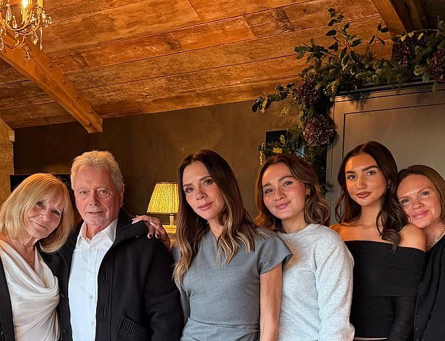 圣诞不回家、全家被拉黑:贝克汉姆家这一年,连吵架都靠隔空喊歌词!