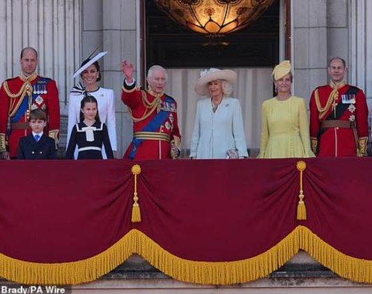 冰山之下:揭秘英国王室价值数十亿英镑的房产,以及不为人知的金融交易…