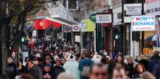 英抵押贷款市场三季度强劲增长!秋季预算将加速通胀降低!美国或将强制检查游客社交媒体账号!