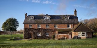 万万没想到,英国豪宅税最先收割的,是这批人……