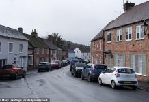 办公楼改住宅未报批,室内设计师称“不知道要申请许可”,却被质疑:真不懂还是装不懂?