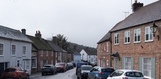 办公楼改住宅未报批,室内设计师称“不知道要申请许可”,却被质疑:真不懂还是装不懂?