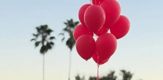 哈里梅根又被喷:一边反对社媒伤害孩子,一边用孩子做情人节流量!