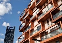 英国打击假工签黑市,卧底调查揭露1.3万英镑骗局|12月房产交易量同比上涨5%