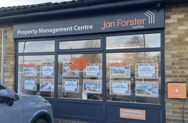 撑过两次世界大战的百年老店,2026年倒了——英国海外买家必看的中介避雷指南