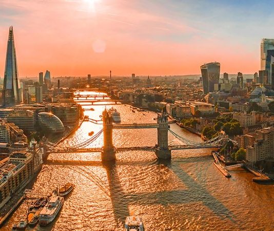 三分之二工资交给房东:伦敦租客的绝境……