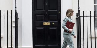 英国购房出租市场正迎来新平衡点:租金稳涨、机构加仓、降息在即!