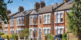 美国金融巨头拟迁入伦敦总部|英格兰空置房产满1年就要交双倍市政税