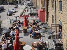 英国改革党拟封锁”索赔国”签证,移民政策再起波澜|王室全家复活节同框