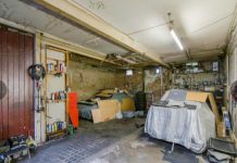 屋顶漏雨墙漏风,破成这样的一栋一居室… 卖250万英镑还被抢!