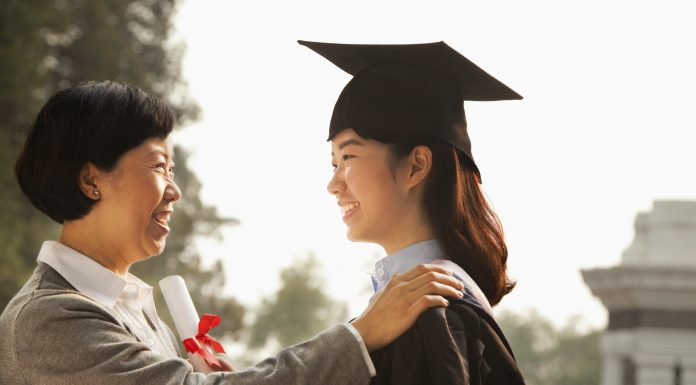 可怜天下父母心:“望子成龙”的中英父母有何不同?学区房到底该如何买?