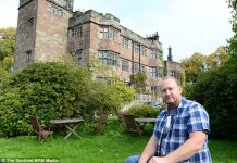 英国地产大亨23岁就住上了超豪华城堡!可却亲手“毁了”78对新人的婚礼…