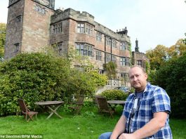 英国地产大亨23岁就住上了超豪华城堡!可却亲手“毁了”78对新人的婚礼…