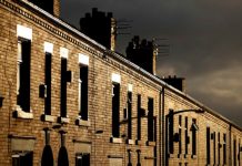 英国今年新建住宅目标又完不成!连年住房短缺加剧,对房价有何影响呢?