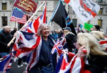 一场公投, 两场大选, 三任首相, 近四年闹剧…此刻, 英国脱离欧盟!然而…
