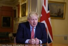 英国终于全国限制外出!街上人少了,然而高峰期地铁还是人挤人!