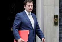 英国内阁高层各种以权谋私? 住房大臣这次又被曝了!