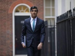 英国宣布年度政府支出计划,为疫情再洒2,800亿英镑!| 圣诞将允许3个家庭聚餐!