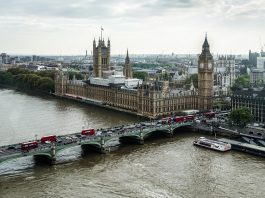 英国住房大臣解释未来英国住房战略:安全,绿色,美丽,不停造造造!