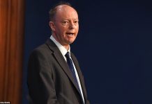 英国未来几周或再次封锁?新增单日破5万,其中一半打过疫苗!入院数死亡数激增!