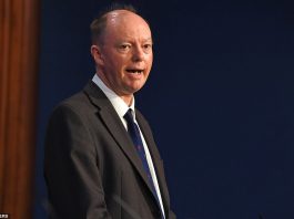 英国未来几周或再次封锁?新增单日破5万,其中一半打过疫苗!入院数死亡数激增!