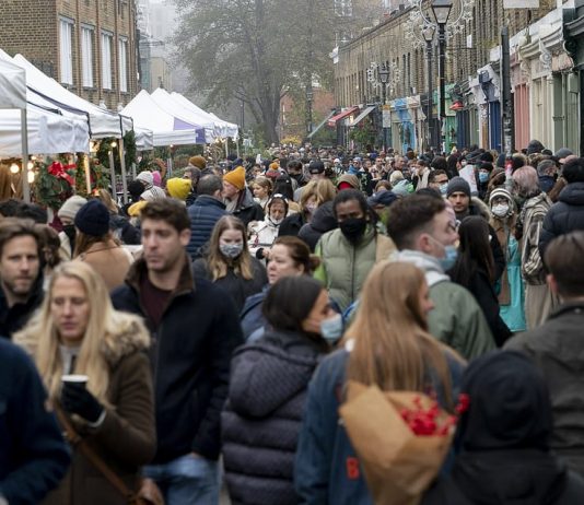 圣诞前英国封不封城?英内阁高层陷入分裂!| 财相拟削减增值税,又要发钱?