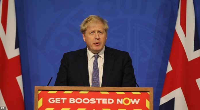 香港暂停英国航班!英国单日确诊近22万,鲍里斯坚持不封城!